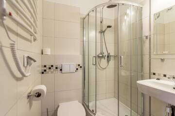 Фото номера Стандартный четырехместный номер Гостевой дом Granada Pensjonat &amp; SPA г. Душники-Здруй 22