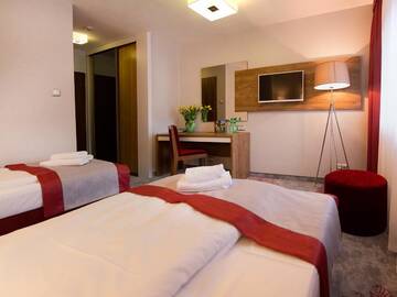 Фото номера Улучшенный двухместный номер с 1 кроватью Отель Jamrozowa Polana Hotel &amp; Browar г. Душники-Здруй 4