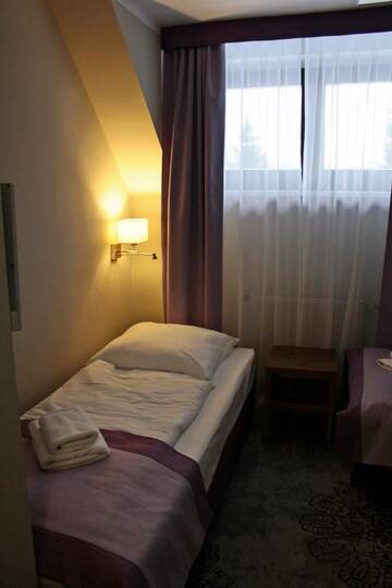 Фото номера Улучшенный номер-студио с 2 спальнями Отель Jamrozowa Polana Hotel &amp; Browar г. Душники-Здруй 2